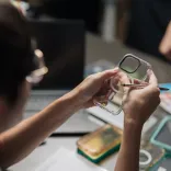 FAQ : L’équipe design de la coque Clear et la voie de la transparence sans compromis